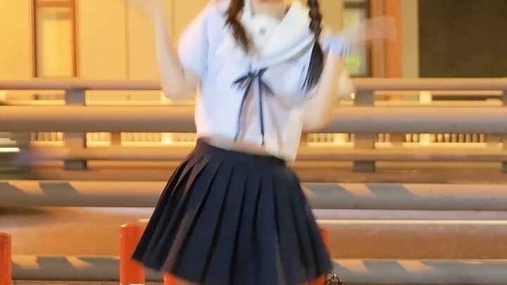 【4K Vertical Screen】"Cream Soda and Chandelier" by Mu Zi Chao Kun_ Detailed Video Description