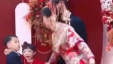 Lễ cưới lần hai, hai niềm vui cùng đến