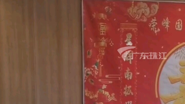 Ông nội 73 tuổi say xỉn trong tiệc mừng thọ trăm tuổi của mẹ, bị mẹ thẳng tay dạy dỗ ngay tại chỗ; d