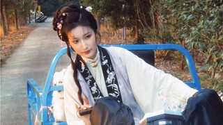"Precious footage of Lin Daiyu's early years in the countryside has been leaked..."