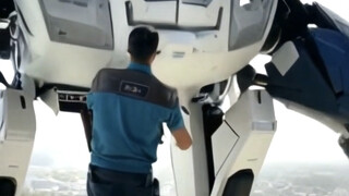 Guru, saya memperbaiki Gundam.
