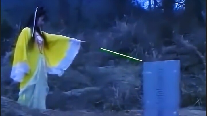 Siluman rubah yang berlatih selama ribuan tahun membongkar makam dan berubah menjadi penampilan pemi