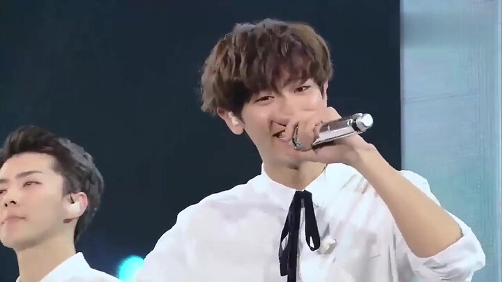 EXO “Unfair”, chỉ có phiên bản này là có Lay.