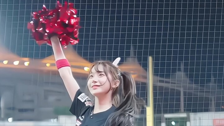 Cheerleading dance brings you a good mood