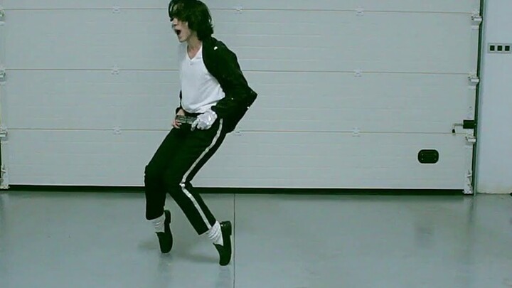 [Đăng lại] Nghệ sĩ nước ngoài trình diễn Billie Jean (Alex Blanco) của Michael Jackson