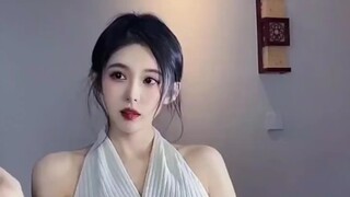 Bức tượng này thật tuyệt vời, bạn có chắc là không muốn nhìn thấy nó không?