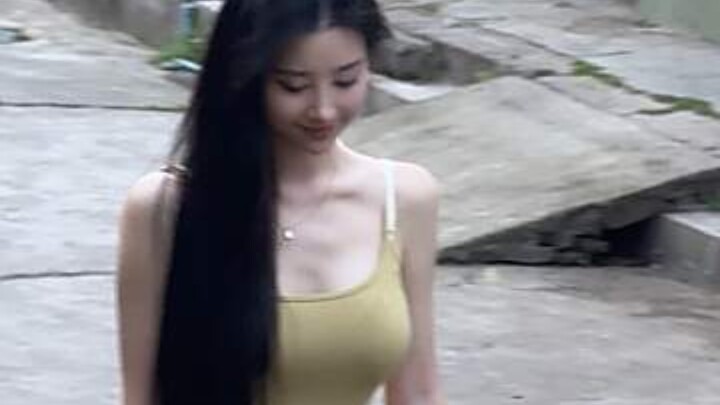 【No.201: Luo Yaxi】Hip-hugging skirt, first-love face, great figure—The "Collect All High-颜值 Girls On