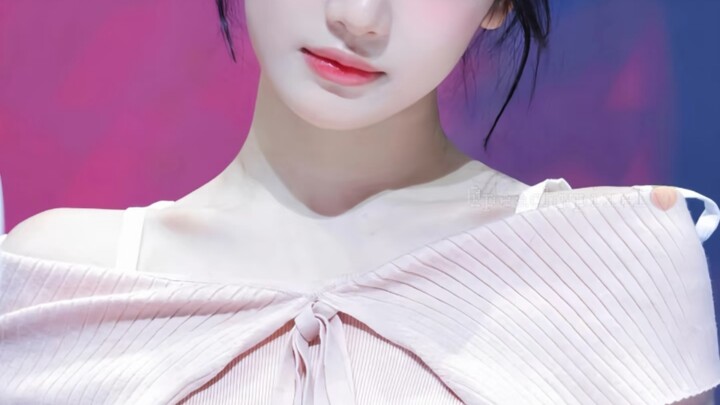 Female Idol Pushing Through Illness to Perform in MMA