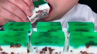 To eat icy Cucumber cake, listen to he unique chewing!