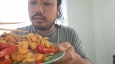 ASMR EATING RICE NOODLES & CHICKEN + GRAND THEFT AUTO 5 GAMEPLAY · RANDOM WALKIN