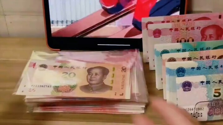 Anak yang dingin berubah menjadi koin emas yang hangat