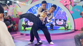 你们两在干嘛。。。 【天津南开大悦城Surprising Click 现场表演】