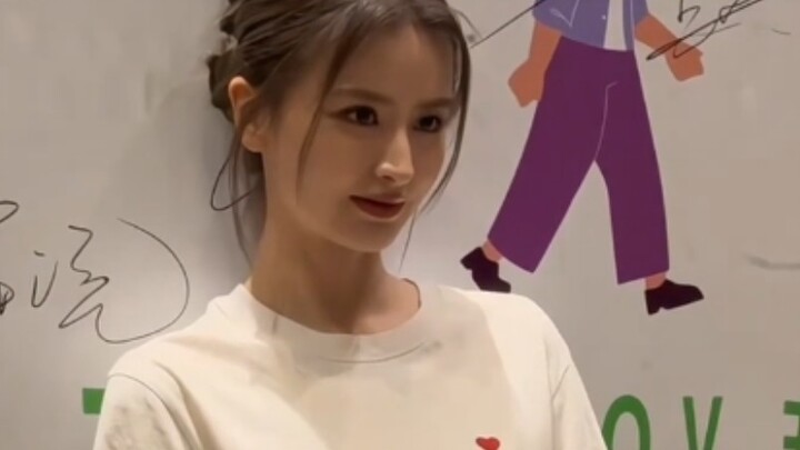 【金子涵】内娱高个浓颜美女 白T牛仔轻松hold住