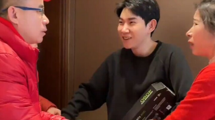 Ngược lại với Thiên Cương! Đón năm mới theo hướng ngược lại! Người thân ơi, hãy gọi điện cầu cứu nhé