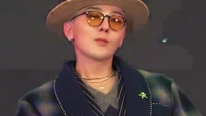 กูนีดงดูหุ่นยนต์สุนัขเต้นเพลง “Power” จนแทบอยากมุดลงไปในรูหน้าดิน