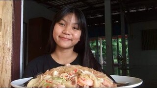 ยำวุ้นเส้นเครื่องเป็นสิบ รสจัดจ้านมากจ้าา | เตย พาแซ่บ