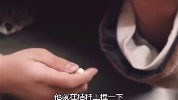 Have you ever seen rice cakes dipped in alkaline noodles?