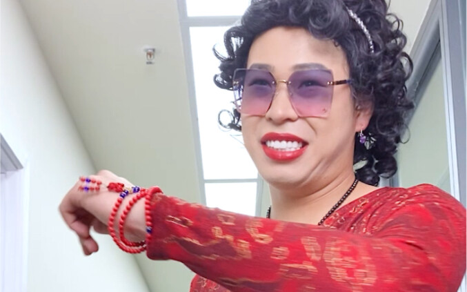 Pakaian yang berbeda, ibu yang sama, ibu Timur Laut, keren yang berbeda