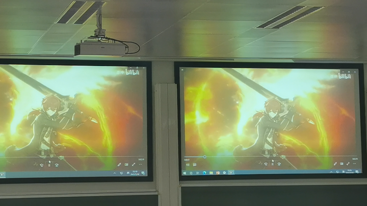 《第一次上政治课抬头看投影》