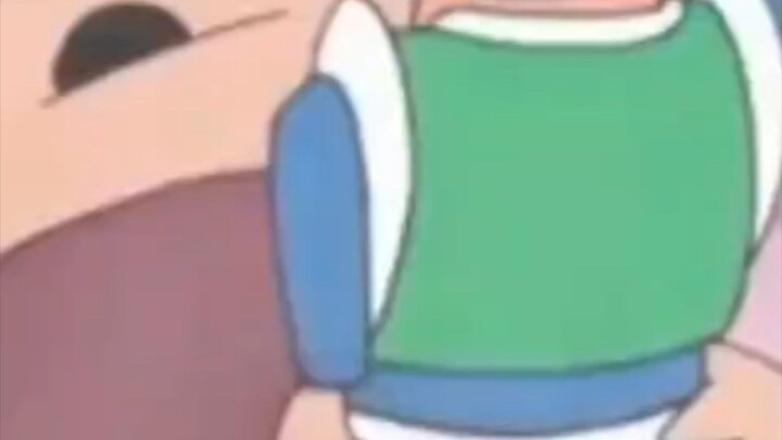 Shinchan sedang bermain dengan boneka nya