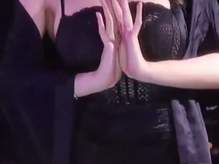มิน่า ชิงช้าสวรรค์จอตั้ง