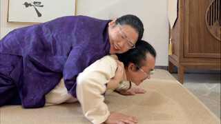 大家快帮我看看，我男人这个力量是不是不太正常，他是太弱小了还是咋？我是不是得给他报个班？#搞笑#俯卧撑挑战 #跳舞