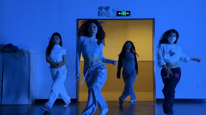 Choreography for JISOO's new song "All eyes on me"