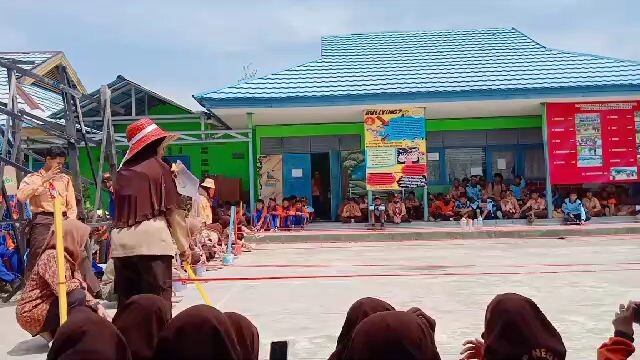 ibu guru lomba 17 Agustus
