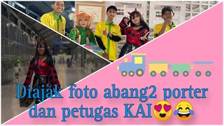 Diajak Foto Abang-abang Porter dan Petugas KAI 🙈🙈