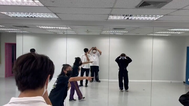 Geleng Bao menari berubah menjadi Tuan Senjata 〈offgun〉