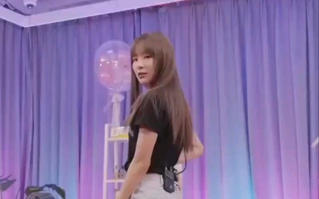 Red Velvet's Kang Seul-gi "Pose" Dance Challenge