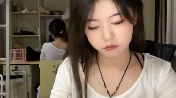 “Kalau tahu asrama perempuan seru seperti ini, waktu itu aku sudah tidak tinggal di asrama laki-laki