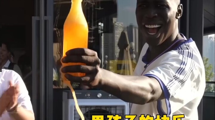 Mình biết ngay đến Trung Quốc là sẽ học được cái mới! Học được cách mở nắp chai mới rồi✅