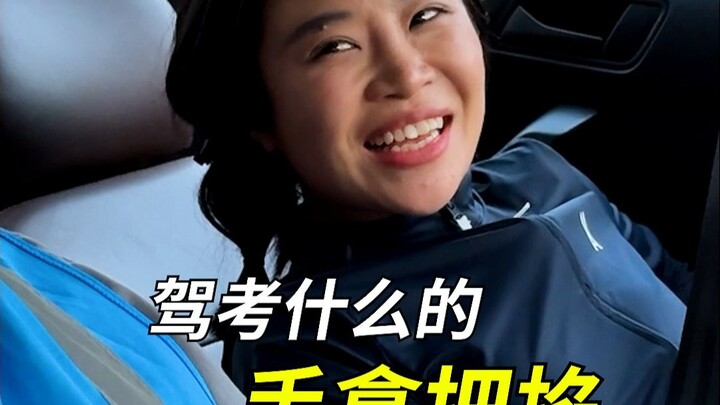 Lái xe thi gì mà khéo léo thế nhỉ?