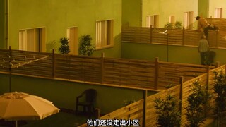 男人将烟头掉到地上草地自动避开，挖开泥土却发现是橡皮制作2