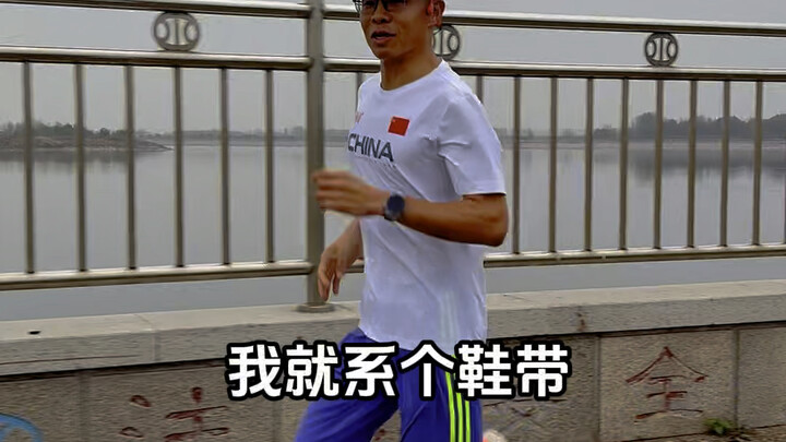 @Youfa ไอ้หนุ่มนี่เพิ่งมาวันแรกก็เพิ่มปริมาณฝึกให้เราเลย ทนไหวเหรอเนี่ย? #วิ่ง #มาราธอน #นักกีฬา