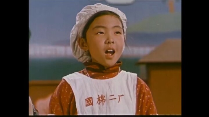 Thì ra đây chính là buổi biểu diễn văn nghệ thiếu nhi mà mẹ tôi ngày xưa hay xem đấy 😂😂😂