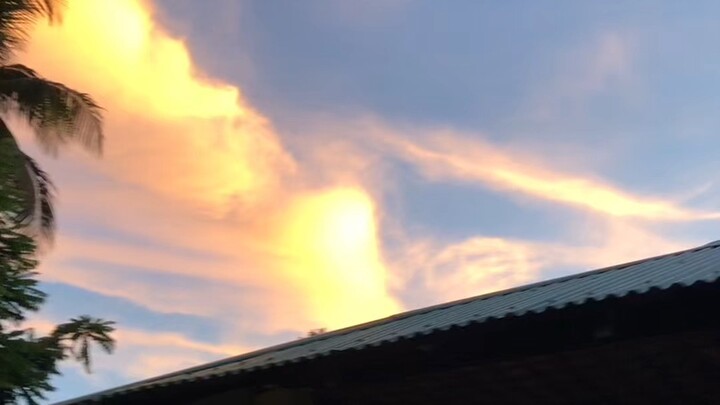 Endless sky, endless hope. 🌤️🤍💚