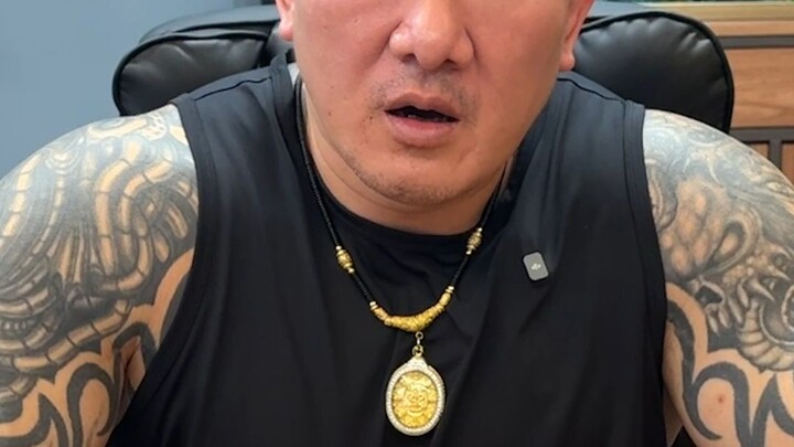 誰知道他在講甚麼 是亂倫血統嗎?