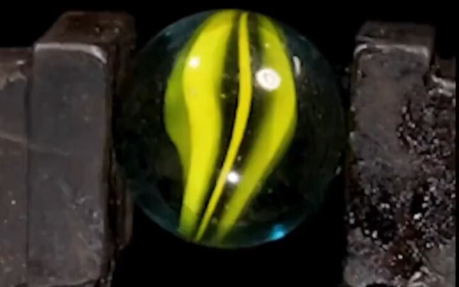 "Visual feast" under macro