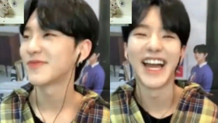 [Seonwoong Kwon's autograph session] Cuteness that went viral on social media: "Can't you just kiss 