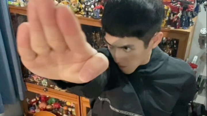 In this episode, try to transform into Kamen Rider Black! This is the childhood of many people!