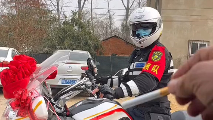 Đoàn nhà trai nhiệt tình quá, không thể thất lễ được!