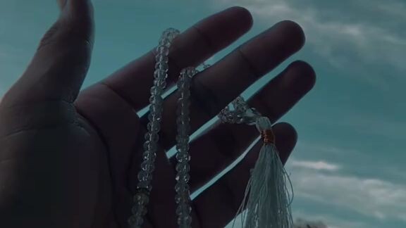 - _اور جَب خــاموشــی مــیں كِسی كی سَانس مِل جــائے، وُہی اصل رِشتــہ ہــوتــا ہــے۔🤍🫶🏻_```𓆩𝙸'