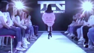 BABYMONSTERPharita trình diễn trên sàn diễn trước khi ra mắt