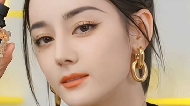 Rumor-mongering sister? Look at me, you bastard.