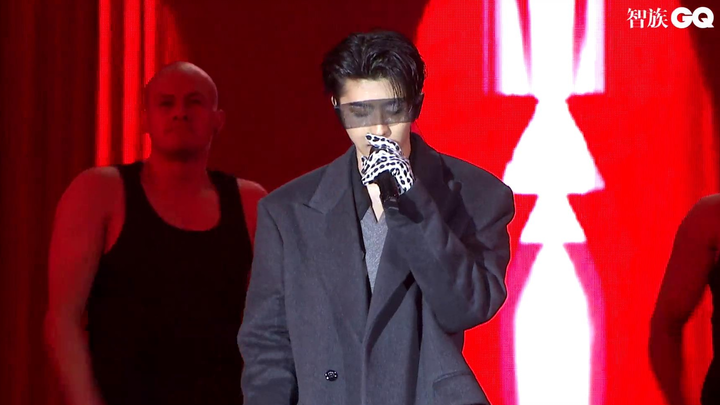 【ภาพคมชัดสูง】190907-ไช่ สวี่คุน-ปิดตา-GQ งานประกาศรางวัลบุคคลแห่งปี ไลฟ์