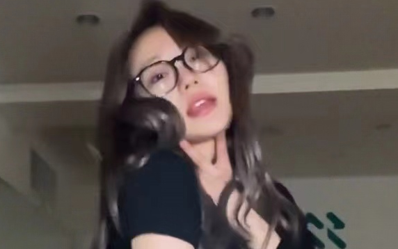 32 shorts yang wajib ditonton oleh para istri dan putri Julie Han