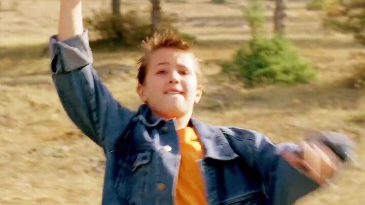 Cậu bé phát hiện một bầy châu chấu đột biến, nào ngờ lại gây ra thảm họa cho gia đình! "Đội quân châ