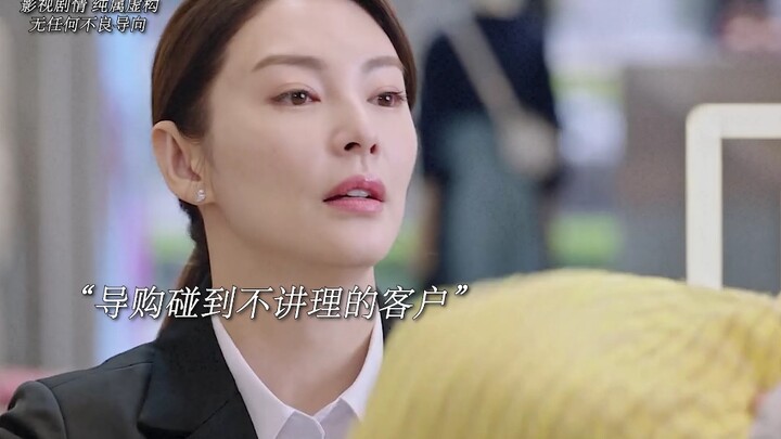 Cô nàng trà xanh đi shopping ở trung tâm thương mại, tỏ ra chảnh chọe và bắt nạt nhân viên tư vấn. C